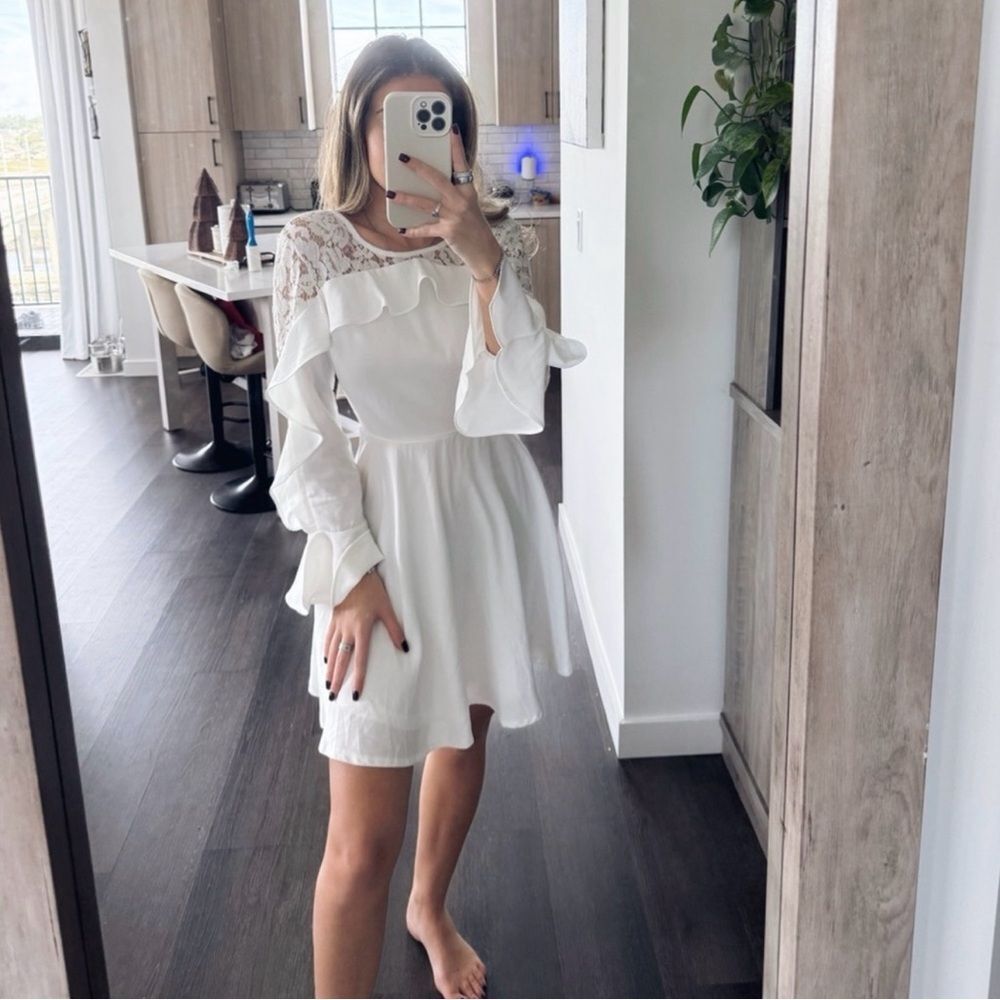 White Lulus Floral Long Sleeve Dress (XS)